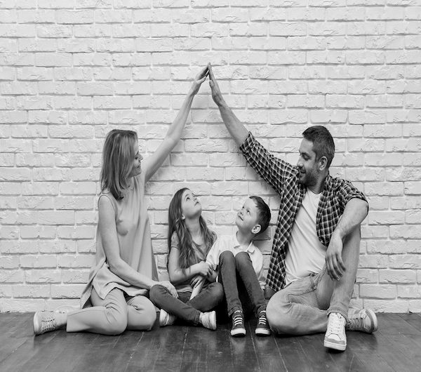 la cine ramane copilul