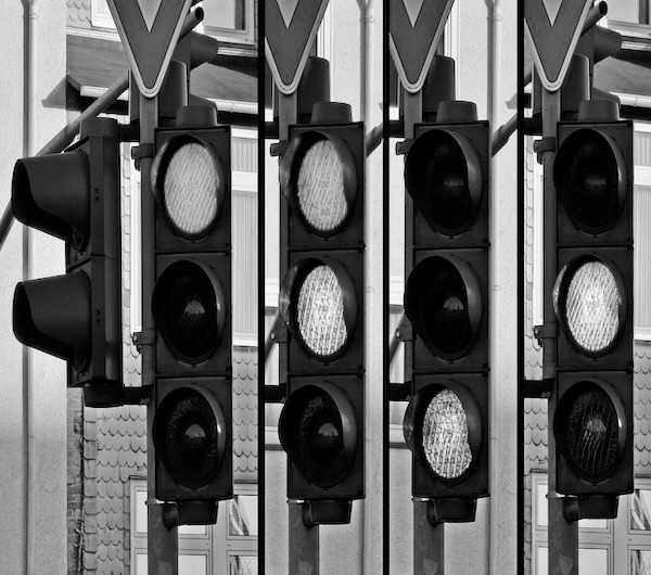 trecerea pe culoarea galbenă